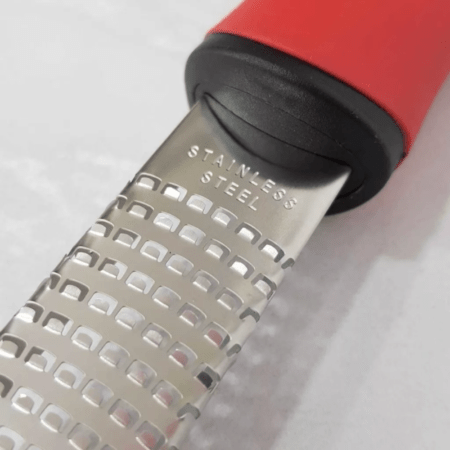 Raspador Zester Profesional Rallador Lima Fino Acero Rizador Color Rojo - Imagen 4