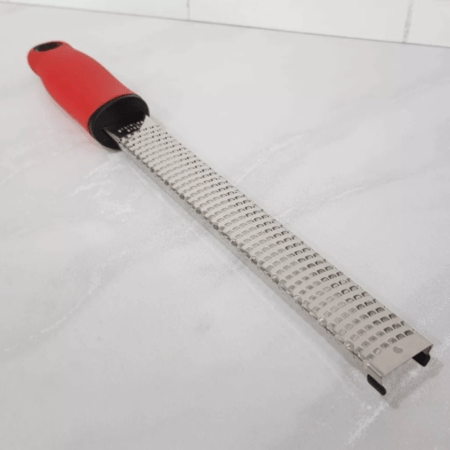 Raspador Zester Profesional Rallador Lima Fino Acero Rizador Color Rojo - Imagen 3